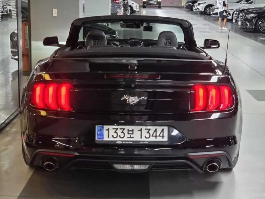 Ford Mustang — фото 10