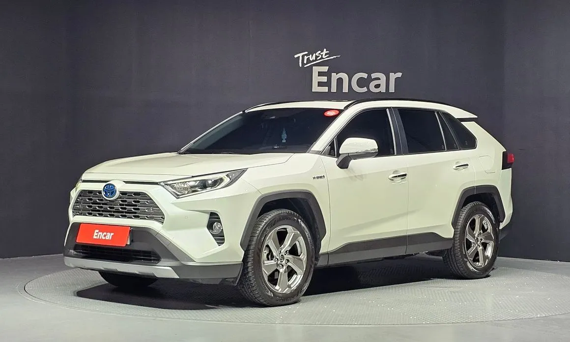 Toyota RAV4 — фото 1