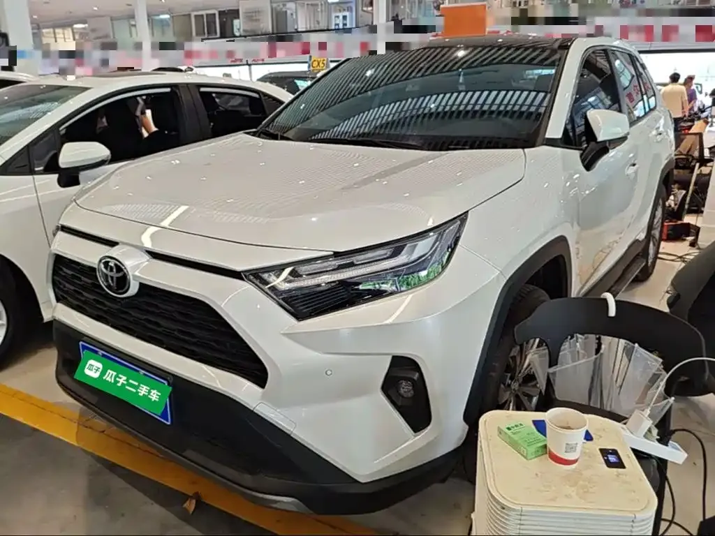 Toyota RAV4 — фото 5