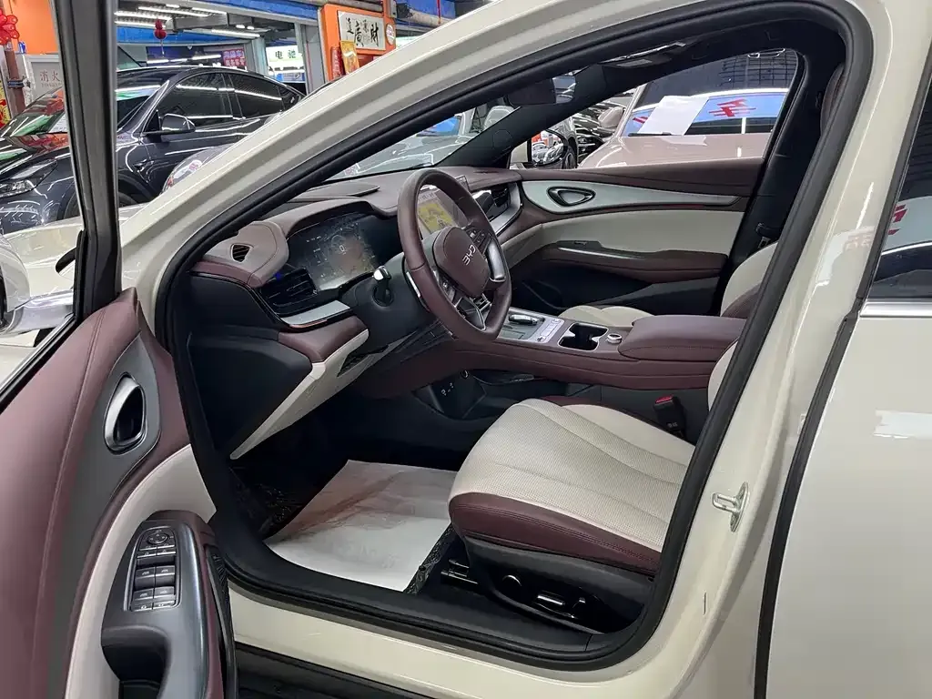BYD Seal 07 DM-i — фото 9