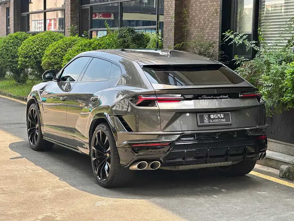 Lamborghini Urus — фото 10