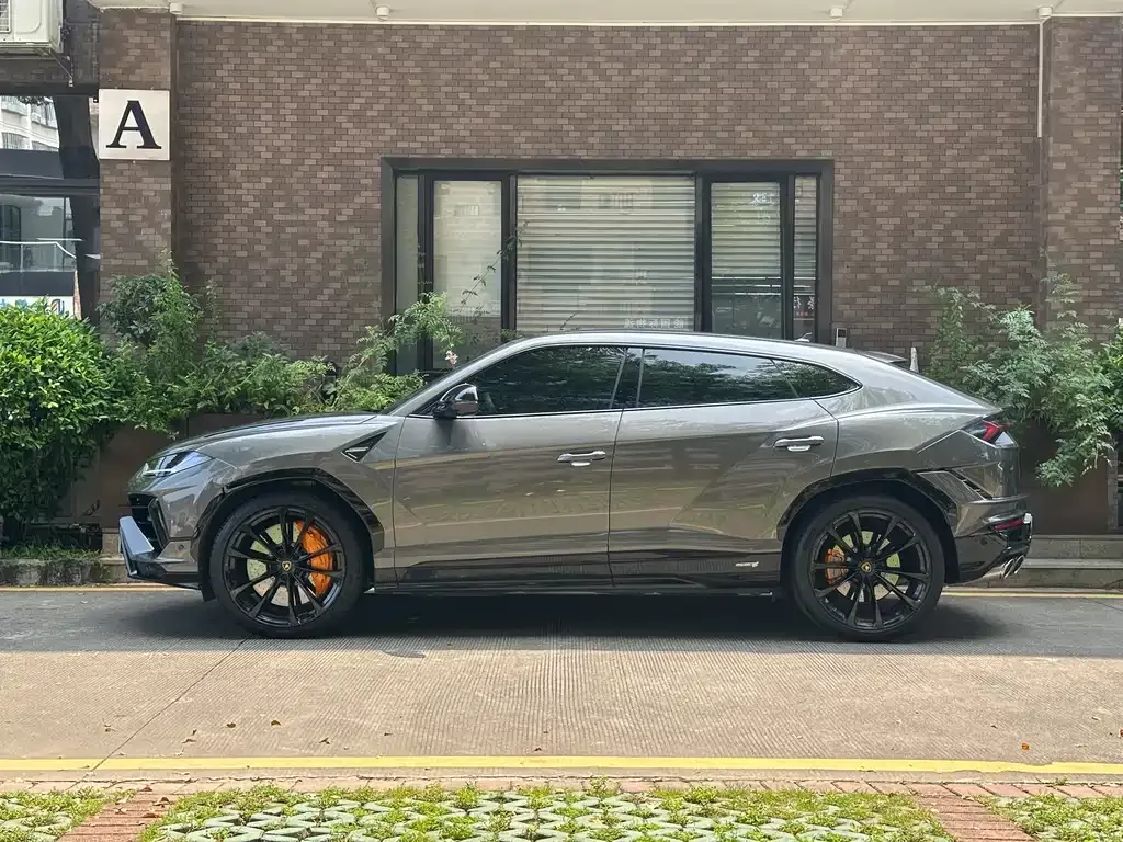 Lamborghini Urus — фото 9