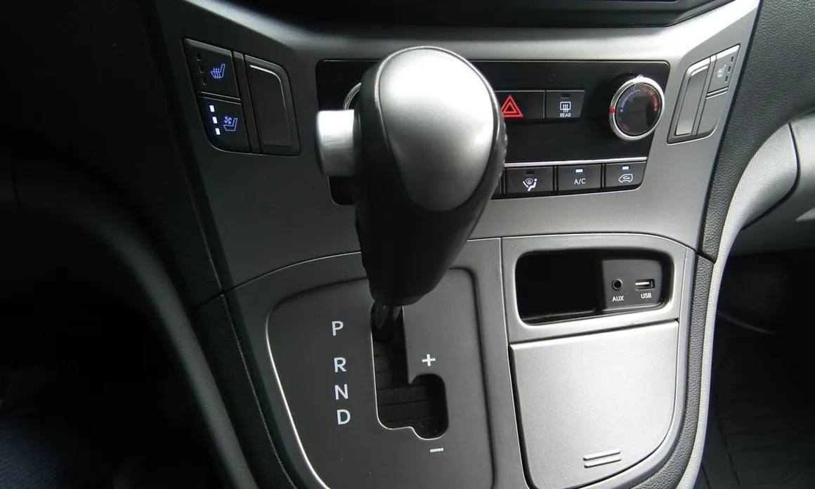 Hyundai Starex — фото 10
