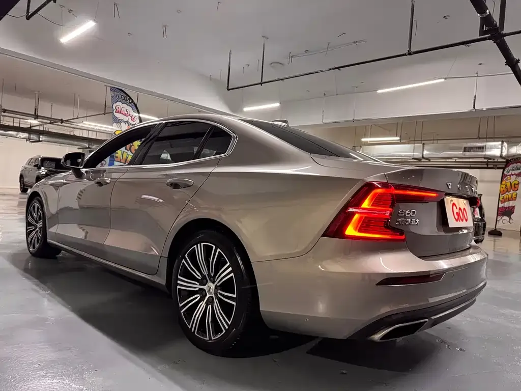 Volvo S60 — фото 10