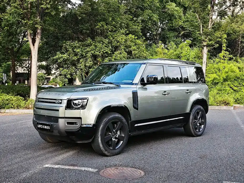 Land Rover Defender — фото 1