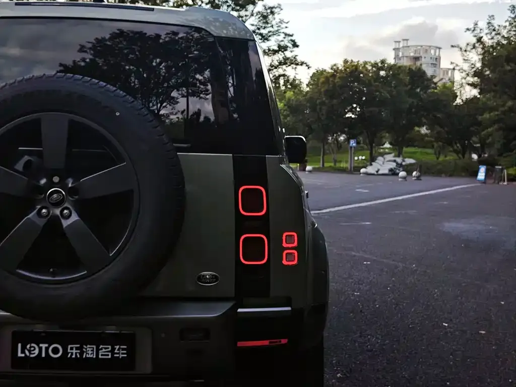 Land Rover Defender — фото 2