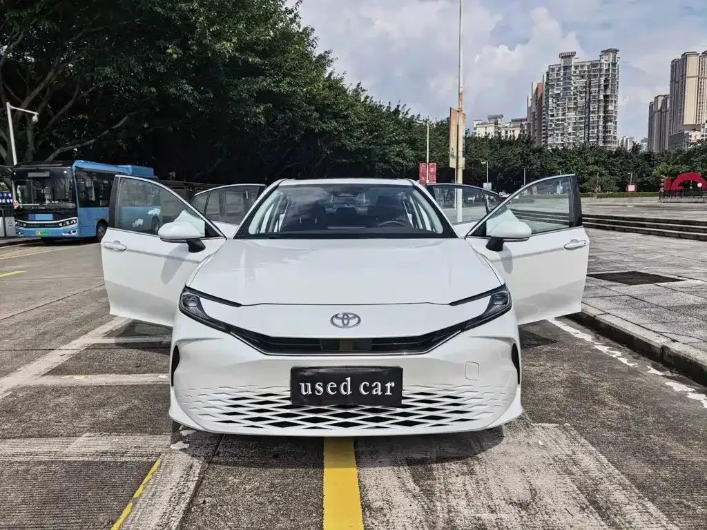 Toyota Camry — фото 3