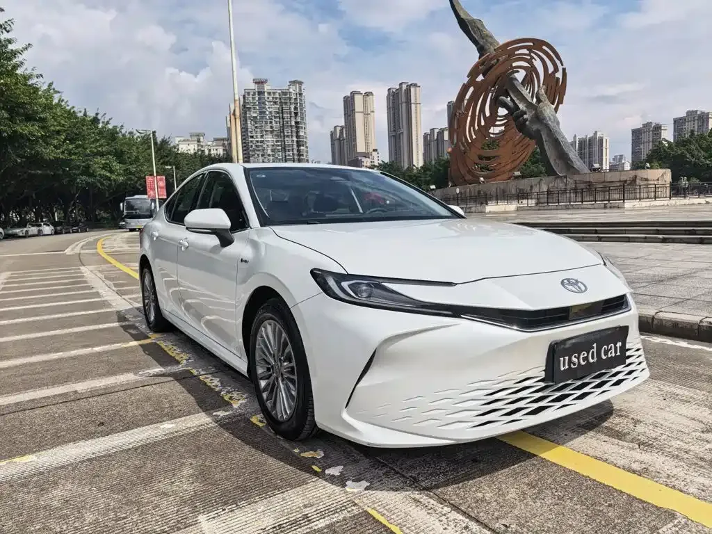 Toyota Camry — фото 4