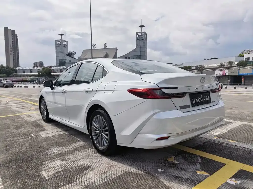 Toyota Camry — фото 5
