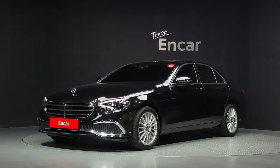 Mercedes-Benz E-Class — фото 1