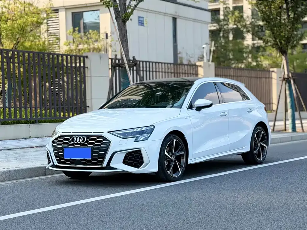 Audi A3 — фото 1
