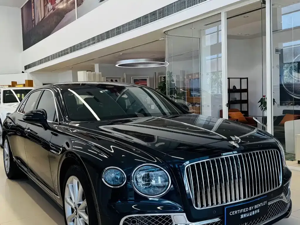Bentley Flying Spur — фото 1