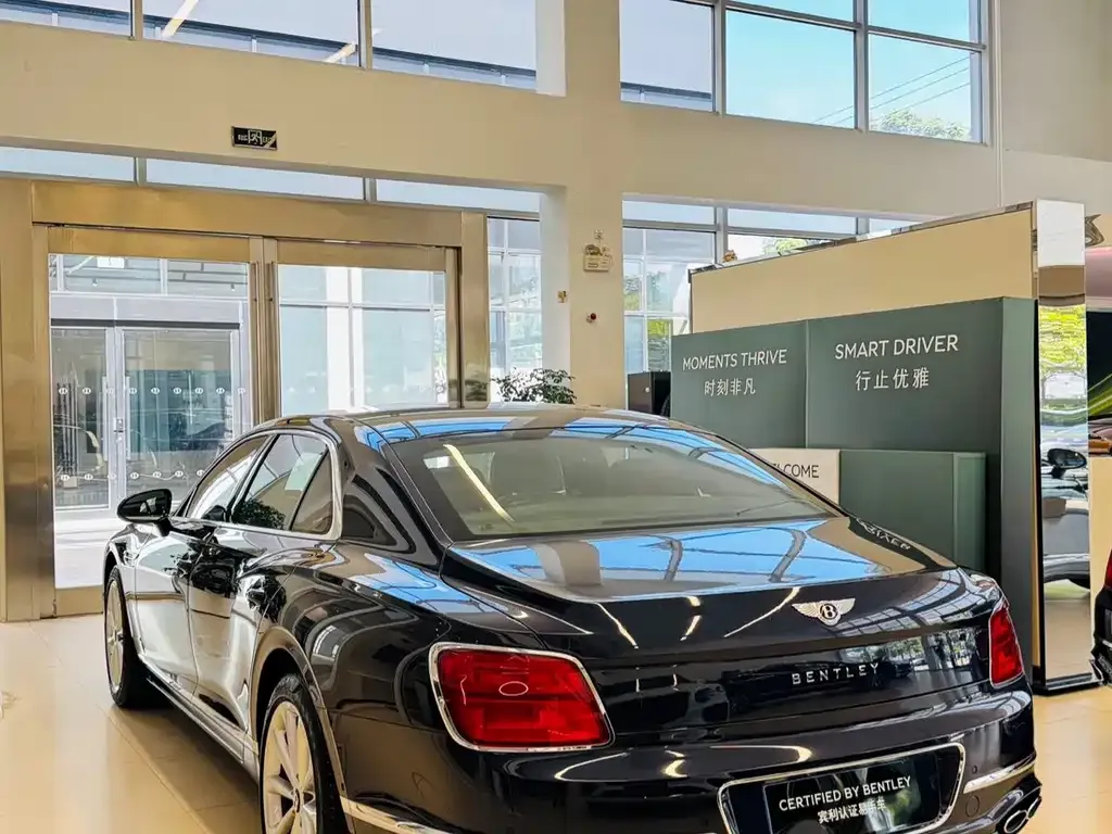 Bentley Flying Spur — фото 6