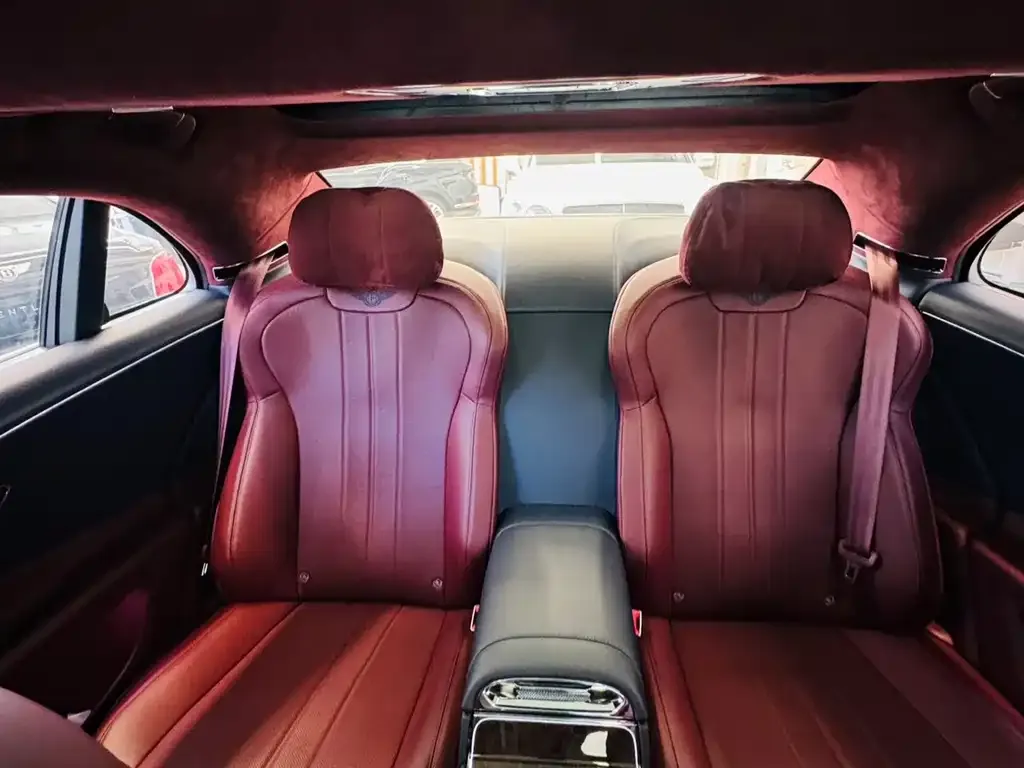 Bentley Flying Spur — фото 2