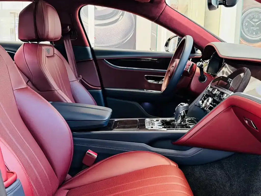 Bentley Flying Spur — фото 10