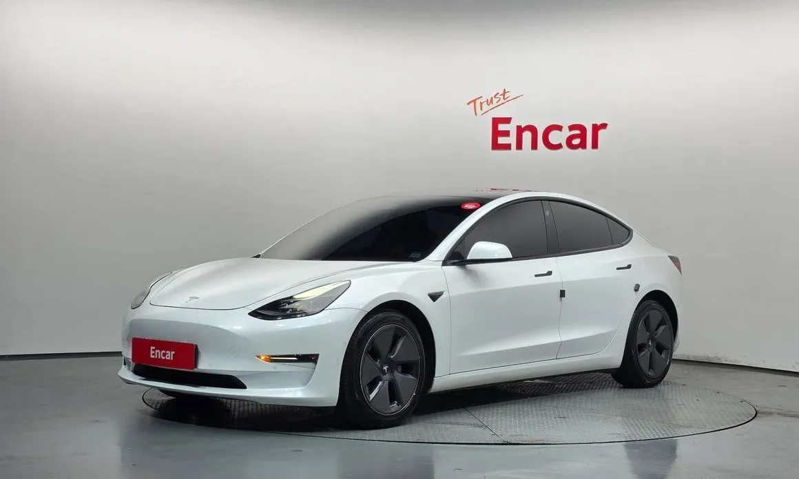 Tesla Model 3 — фото 1