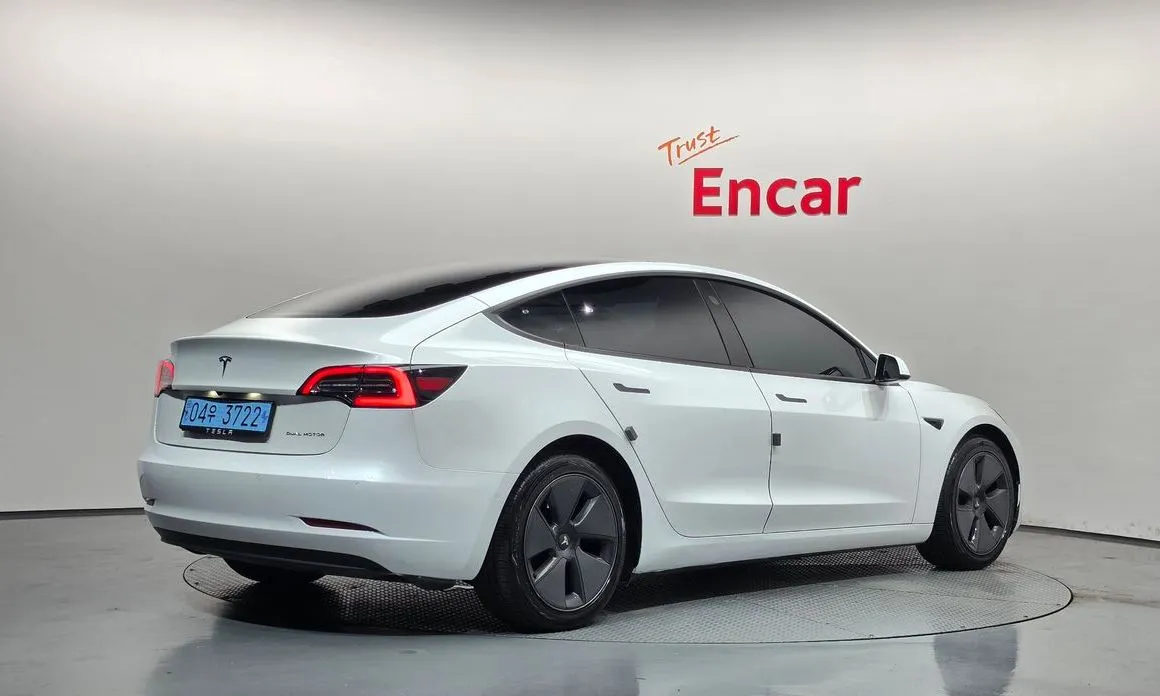Tesla Model 3 — фото 2
