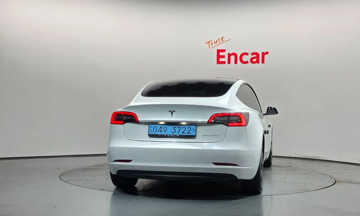 Tesla Model 3 — фото 4