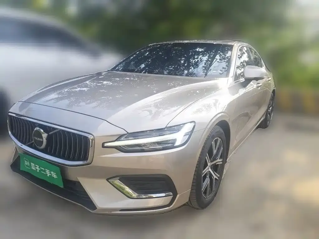Volvo S60 — фото 1