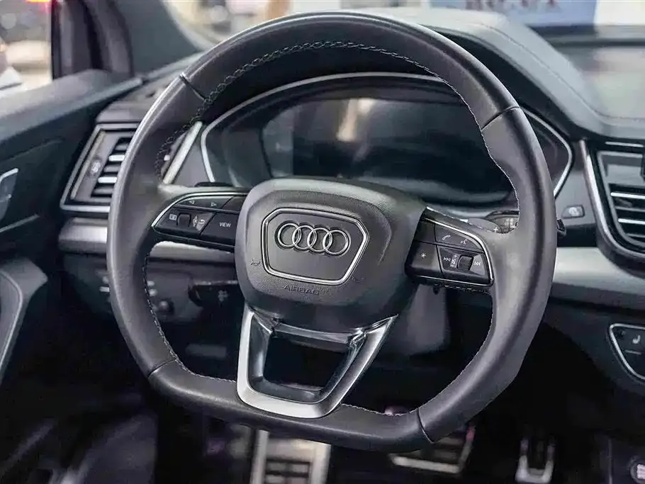 Audi Q5L — фото 6