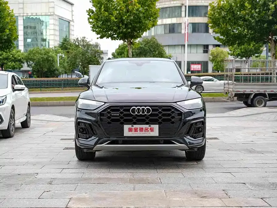 Audi Q5L — фото 10