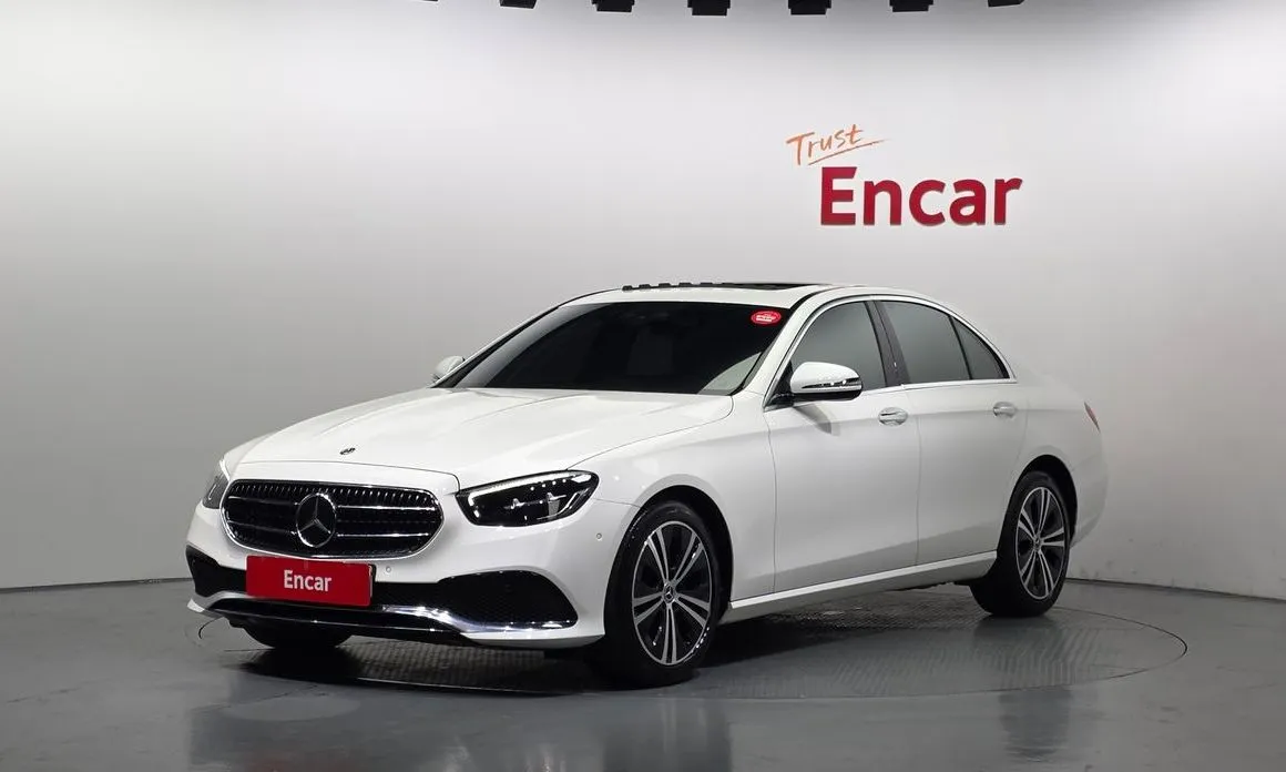 Mercedes-Benz E-Class — фото 1