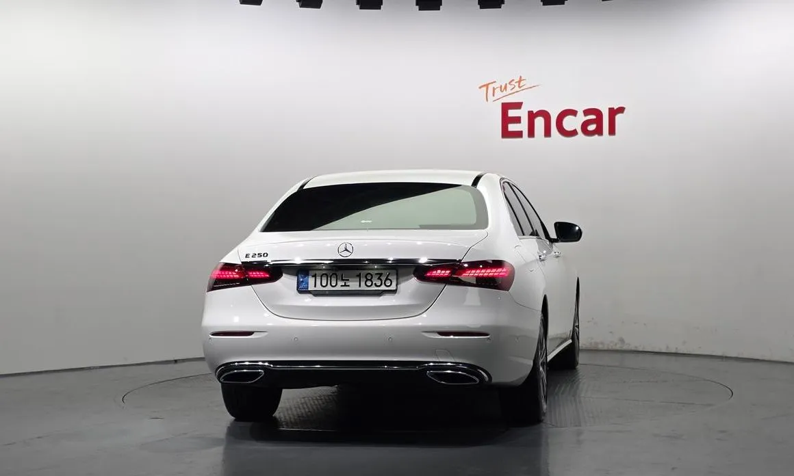 Mercedes-Benz E-Class — фото 4