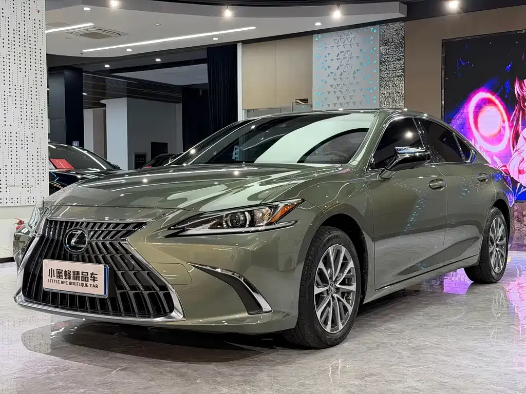 Lexus ES — фото 1
