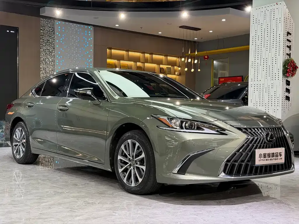Lexus ES — фото 10
