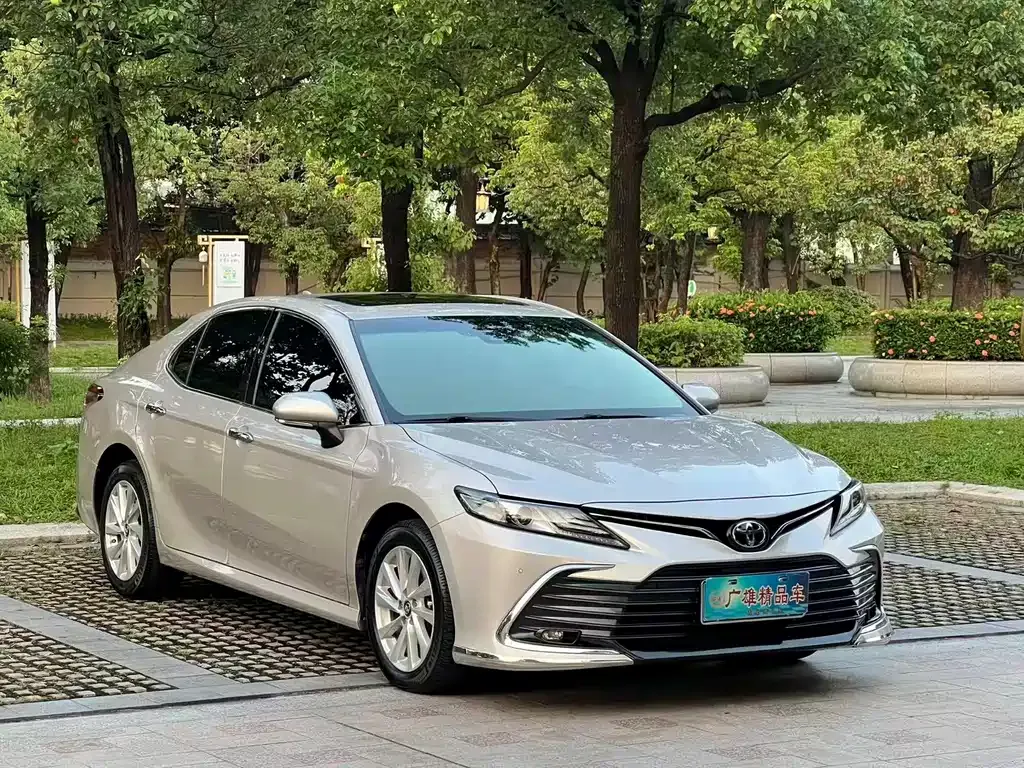 Toyota Camry — фото 7