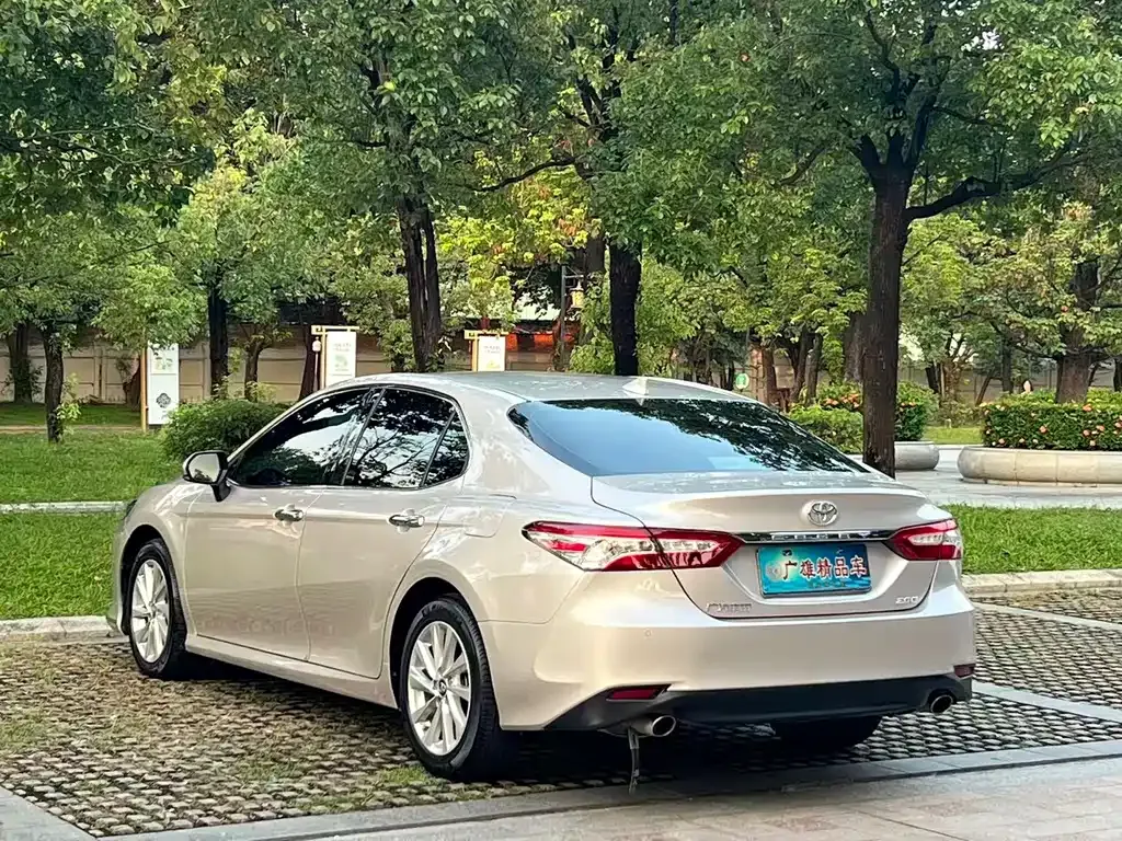 Toyota Camry — фото 4