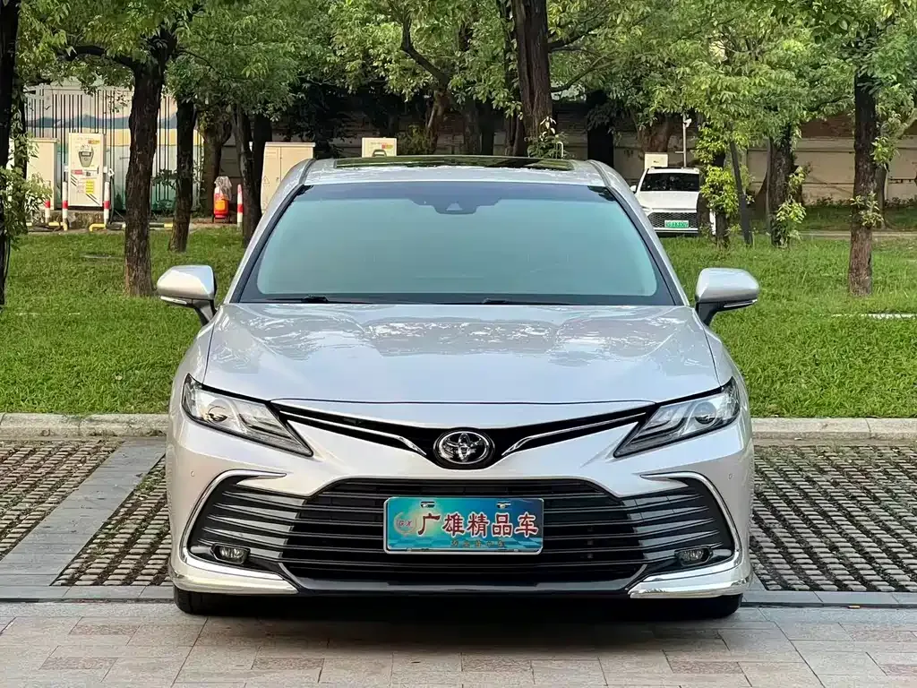 Toyota Camry — фото 8