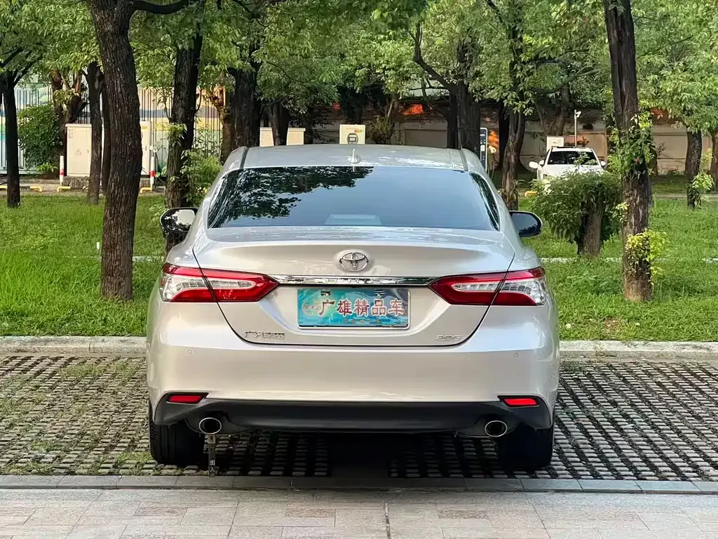Toyota Camry — фото 3