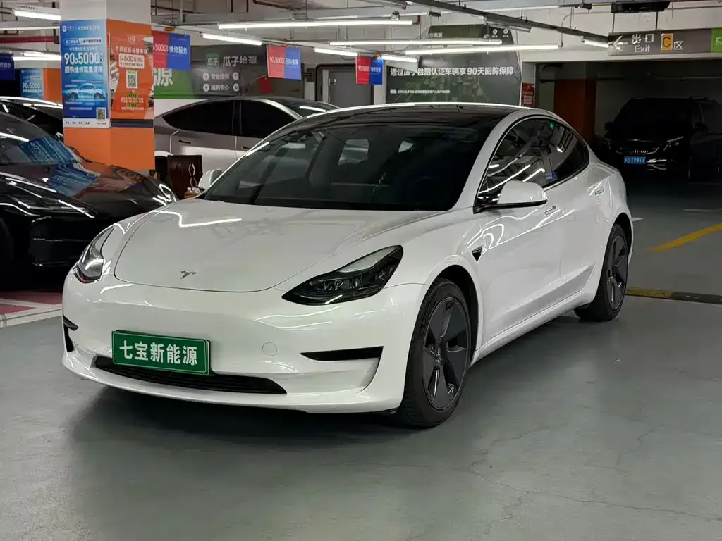 Tesla Model 3 — фото 1
