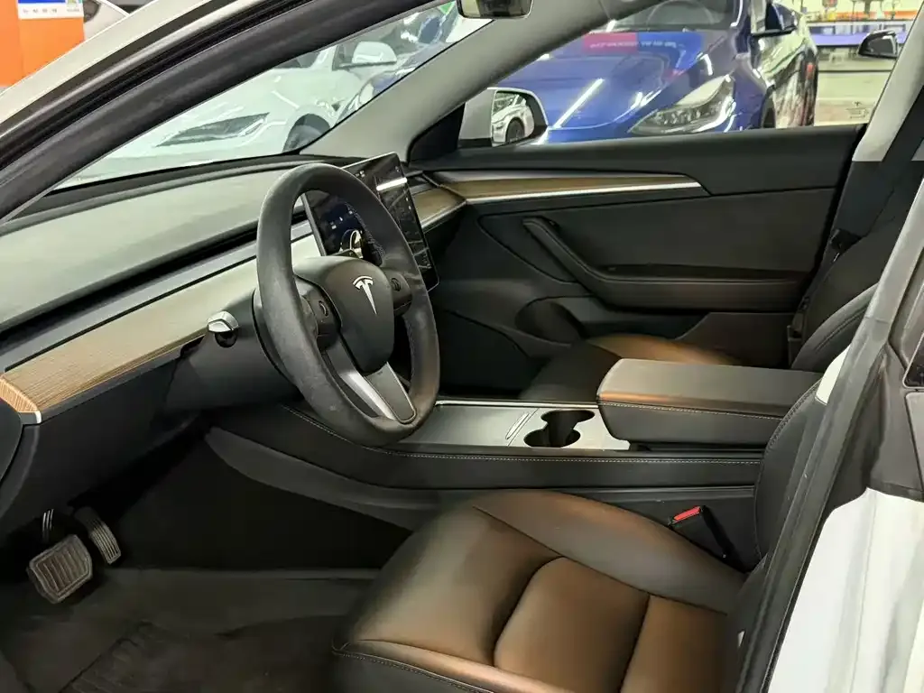 Tesla Model 3 — фото 6