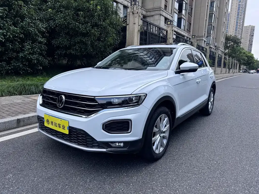 Volkswagen T-Roc — фото 1