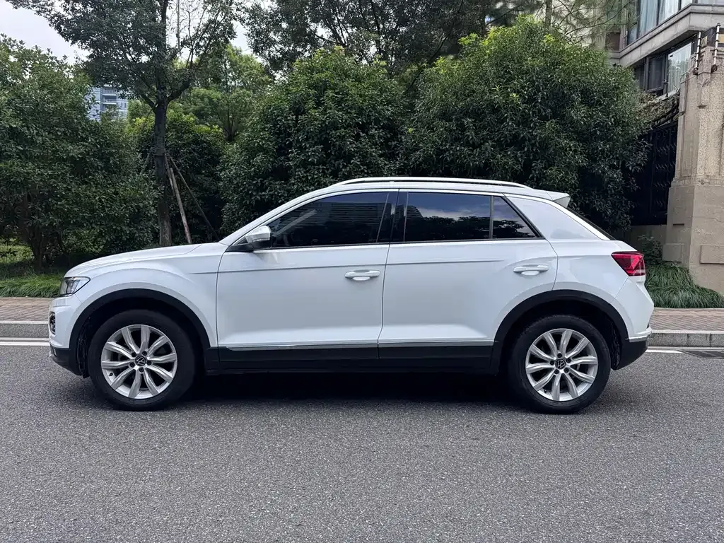 Volkswagen T-Roc — фото 6