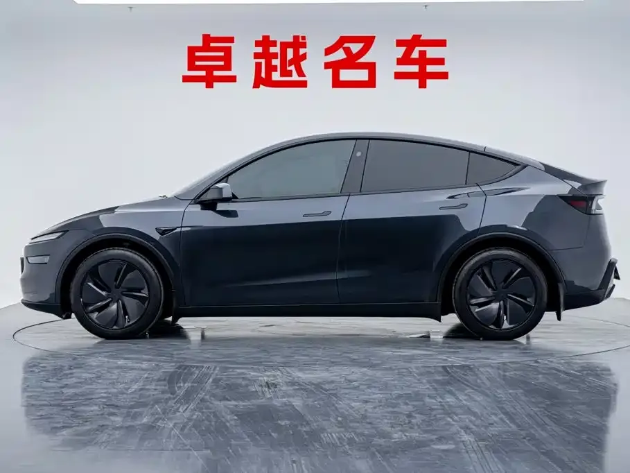 Tesla Model Y — фото 5
