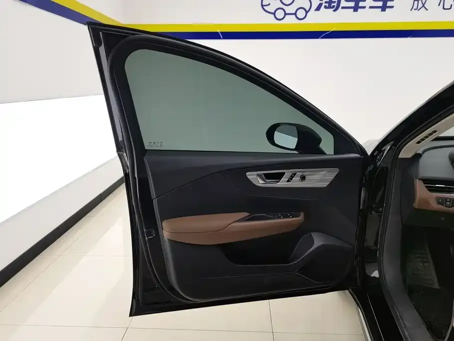 Hongqi E-QM5 — фото 6