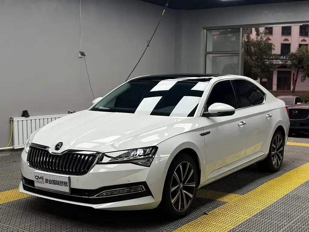 Skoda Superb — фото 1