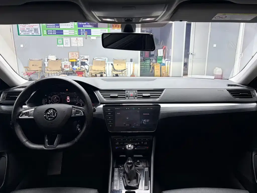 Skoda Superb — фото 10