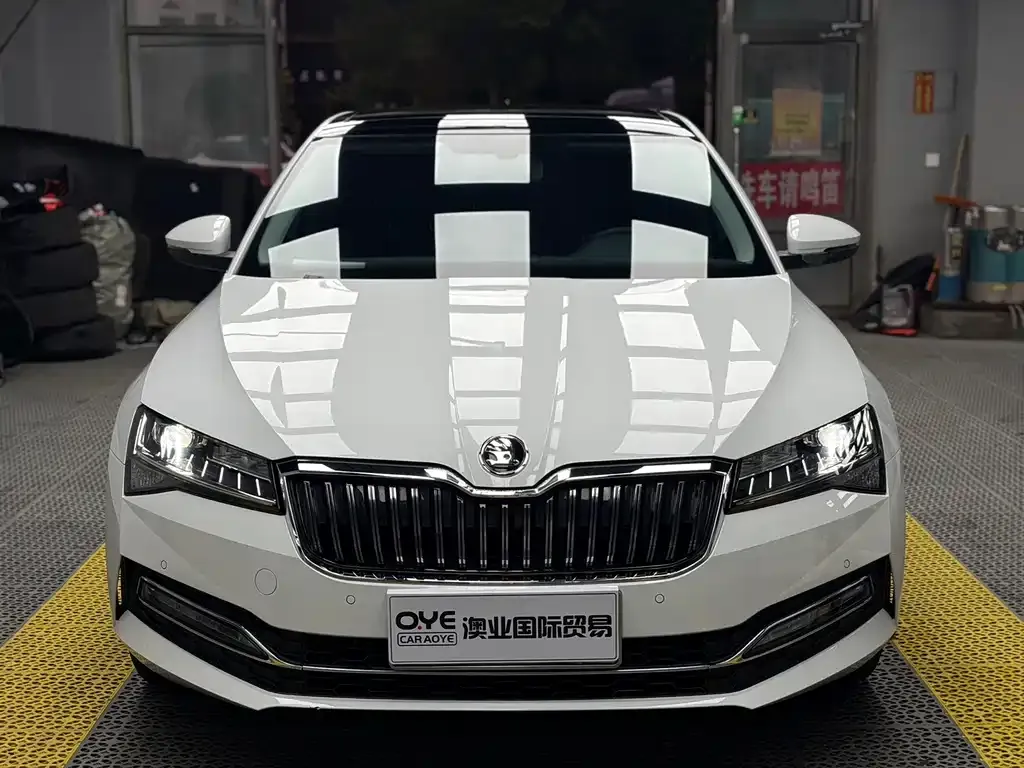 Skoda Superb — фото 5