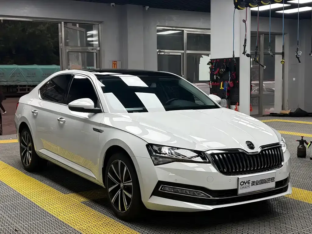 Skoda Superb — фото 8