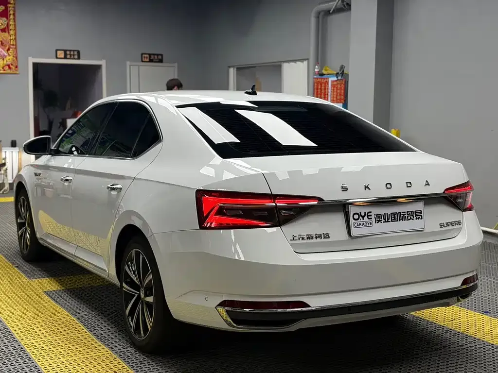 Skoda Superb — фото 2