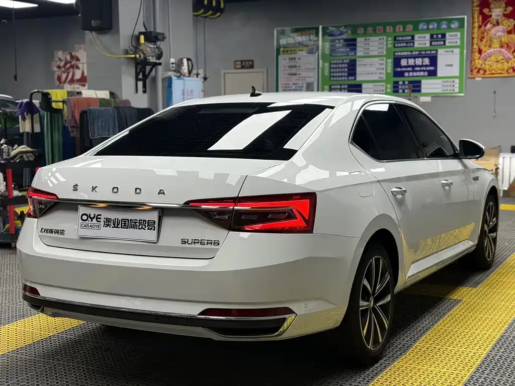 Skoda Superb — фото 7