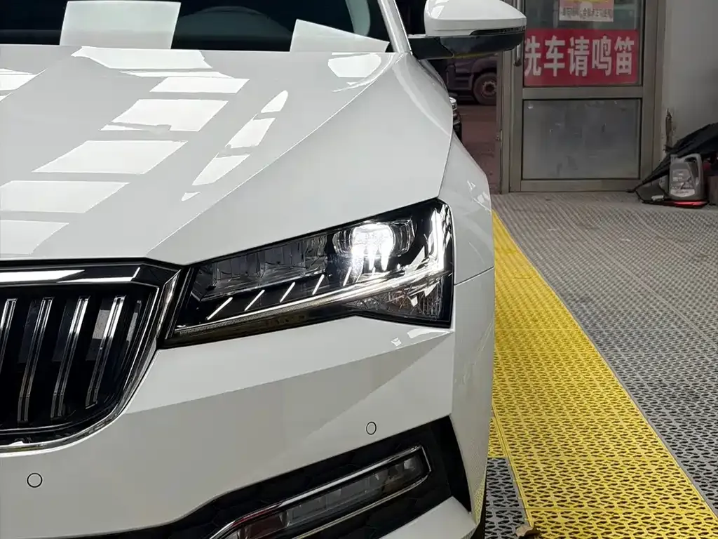 Skoda Superb — фото 3