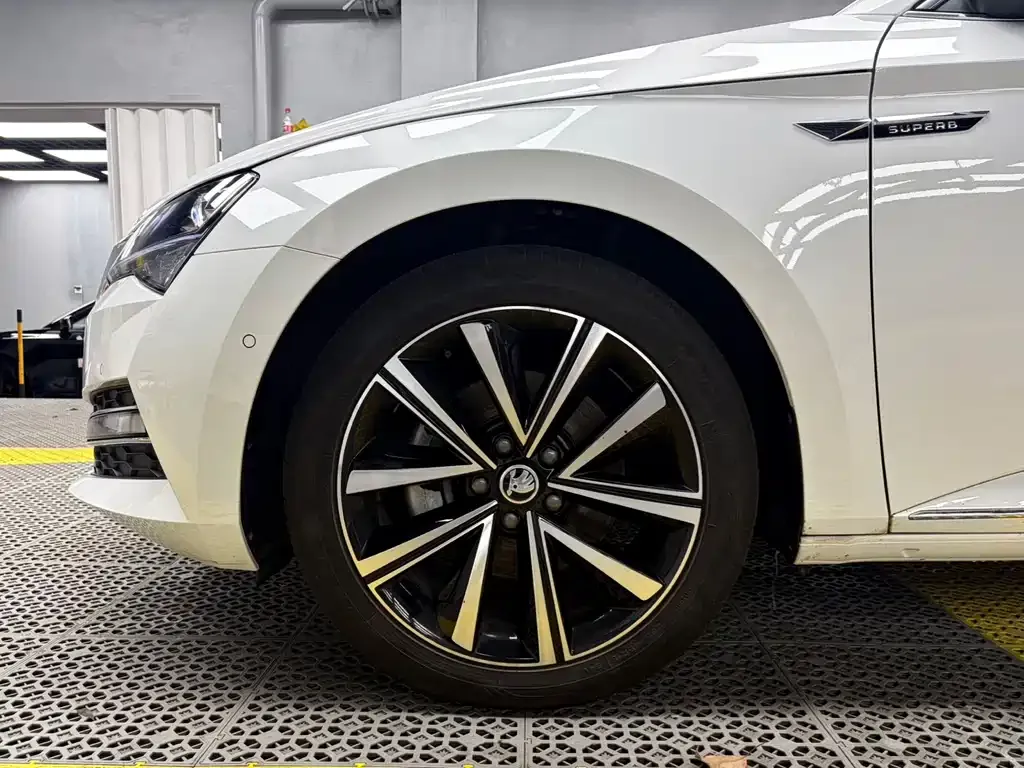 Skoda Superb — фото 6