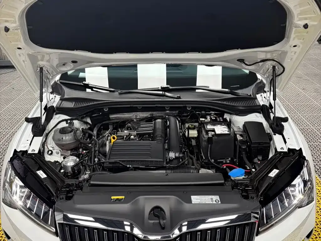Skoda Superb — фото 9