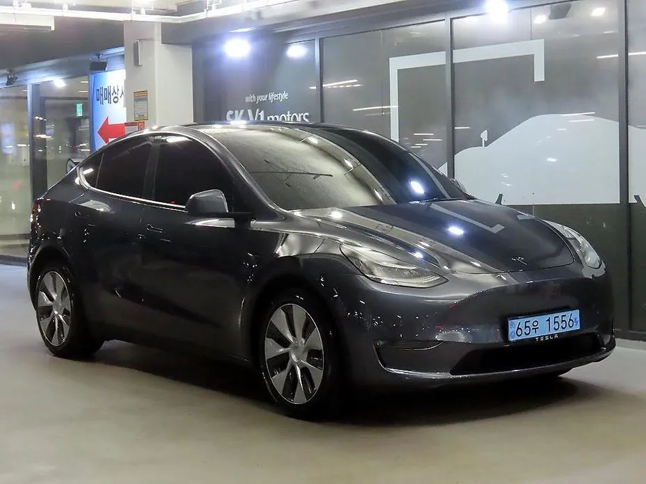 Tesla Model Y — фото 1