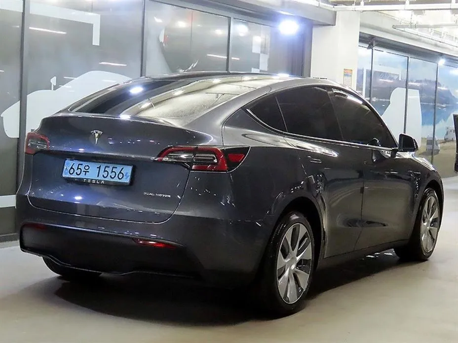 Tesla Model Y — фото 10